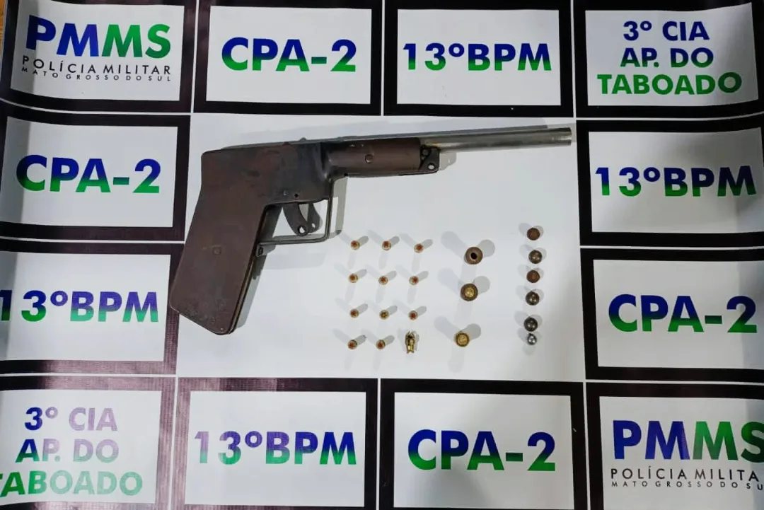 Homem foi preso por posse ilegal de arma de fogo/ Foto: Policia Militar