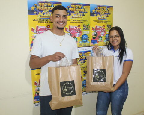 Samuel Ferreira levou para casa um kit masculino e feminino ofertado pela ACIAT