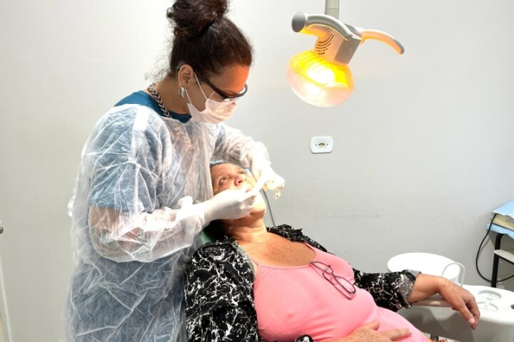 O Governo Municipal realizou a entrega de próteses dentárias/ Fotos Pablo Portolani - DICOM