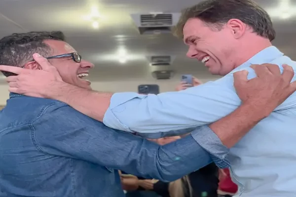 O atual prefeito Maycol Queiroz busca a reeleição ao lado do vice Barbosinha/ Foto: Interativo MS