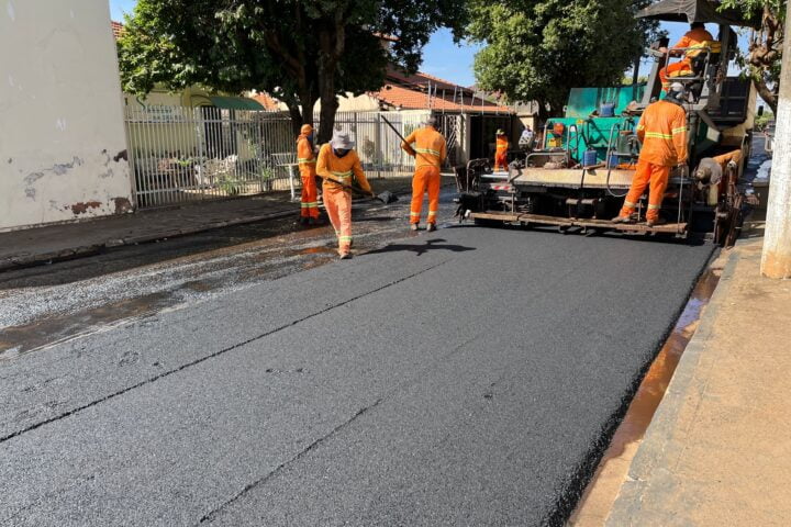 O recapeamento está sendo realizado também na Rua Presidente Dutra/ Foto: Divulgação