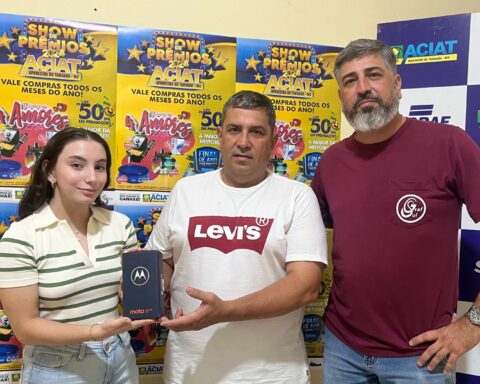 No sorteio do Dia dos Pais, a ACIAT foi a responsável pela doação do prêmio de um Smartphone