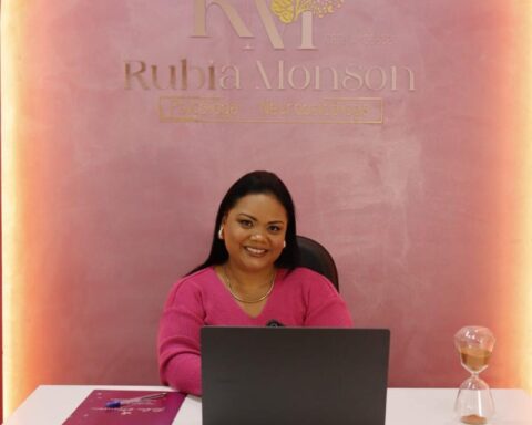 Psicóloga Rúbia Monson atua há nove anos em Aparecida do Taboado