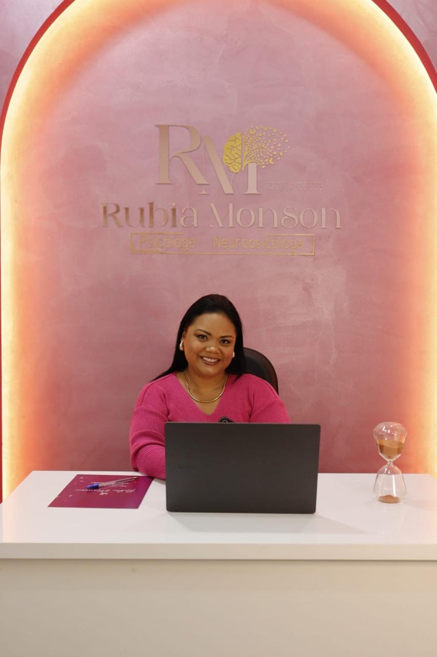 Psicóloga Rúbia Monson atua há nove anos em Aparecida do Taboado