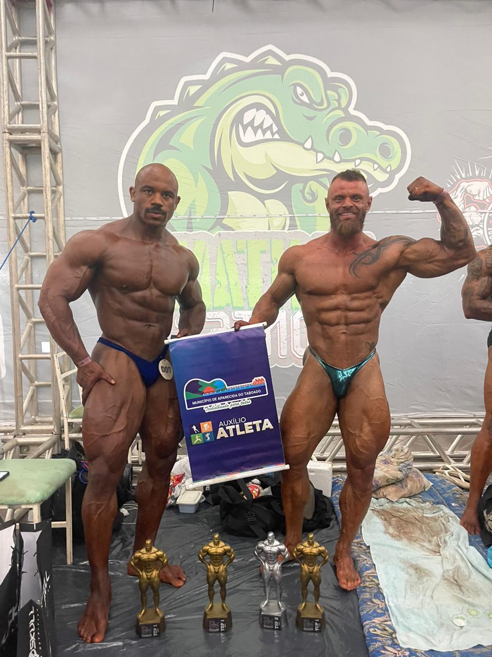 Atletas de fisiculturismo aparecidenses Nio Souza e Maicon Queiroz
