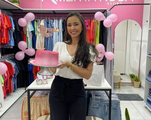 Lara é a proprietária da loja Pimenta Rosa Store
