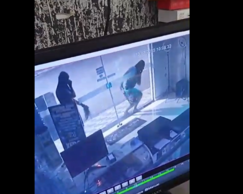 Loja de produtos eletrônicos foi furtada na madrugada desta quinta-feira (20)/ Foto: Reprodução redes sociais