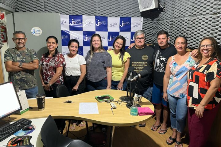 Representantes das entidades aparecidenses se reuniram nesta quarta-feira (23) na sede da rádio Jota FM/ Foto: Costa Leste News