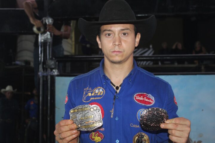 O campeão do rodeio em touros, foi o peão Roberto Carlos Vieira, da cidade de Santa Fé do Sul-SP, com 347, 25 pontos