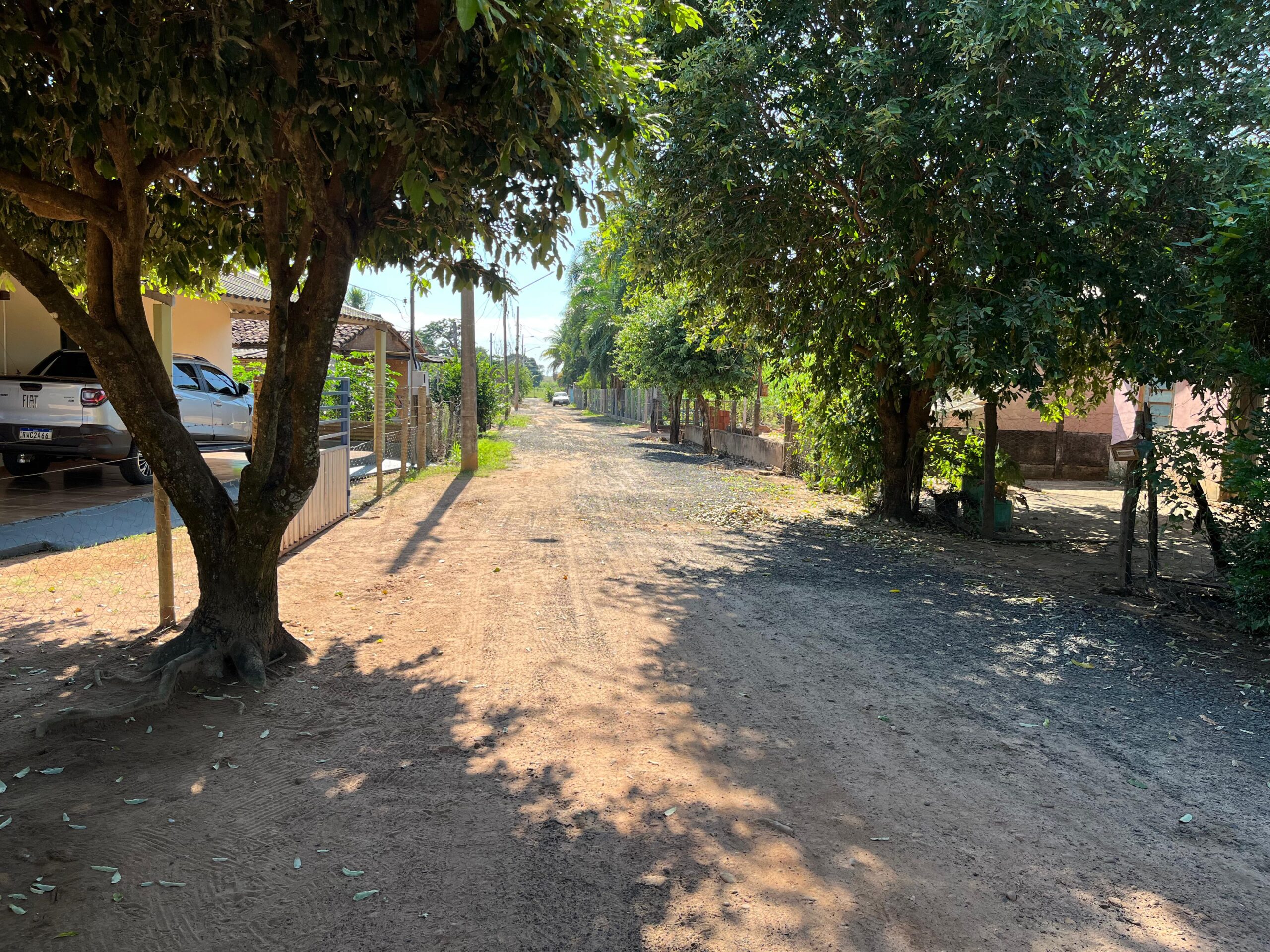 A vereadora Claudia Padim Dias Oliveira apresentou a Indicação nº 217/2025 ao Prefeito Municipal, solicitando pavimentação asfáltica com sistema de drenagem no bairro Vila São Lázaro/ Foto: Costa Leste News