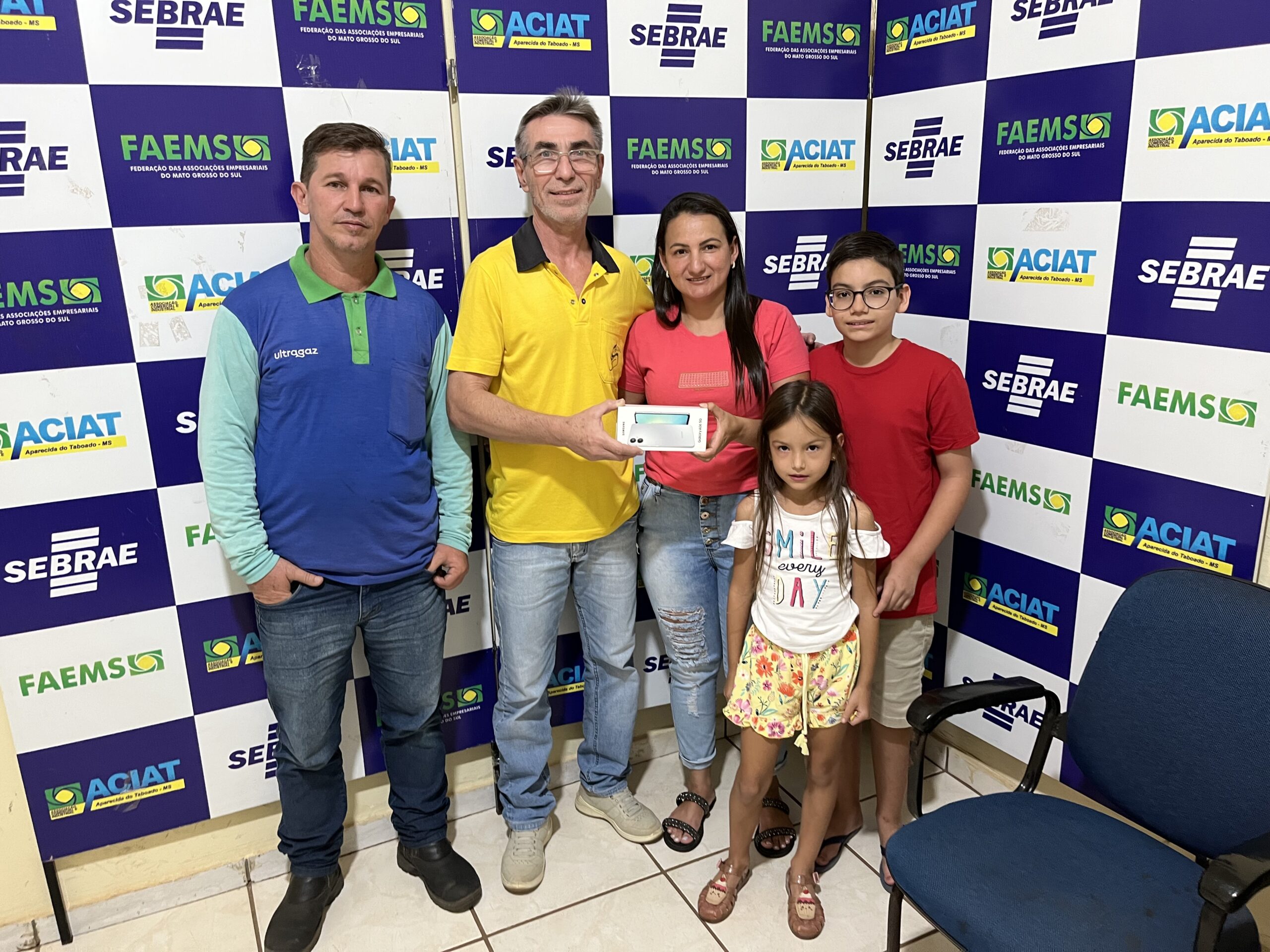 Daniela Maria de Oliveira Machado ganhou 1 celular e realizou sua compra nos Tecidos 3S
